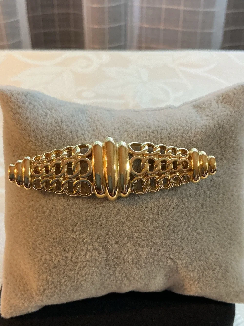 Trifari Vintage Openwork Filigree Gold Tone Brooch Pin